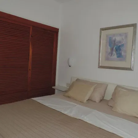 Apartment-hotel Altamira אדחה